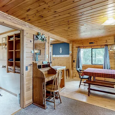 Lakefront Cottage #1